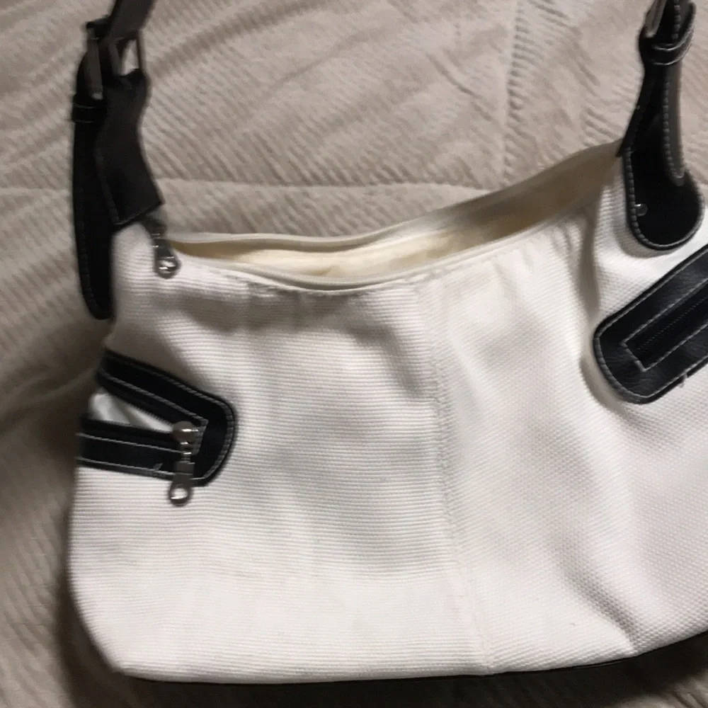 Women’s Black and White Purse - Picture 3 of 6